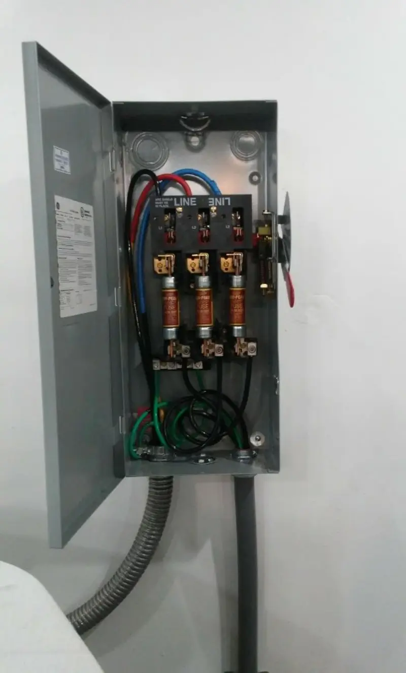 Three-phase disconnect switch installed for Smoke Detector Installation in Angola